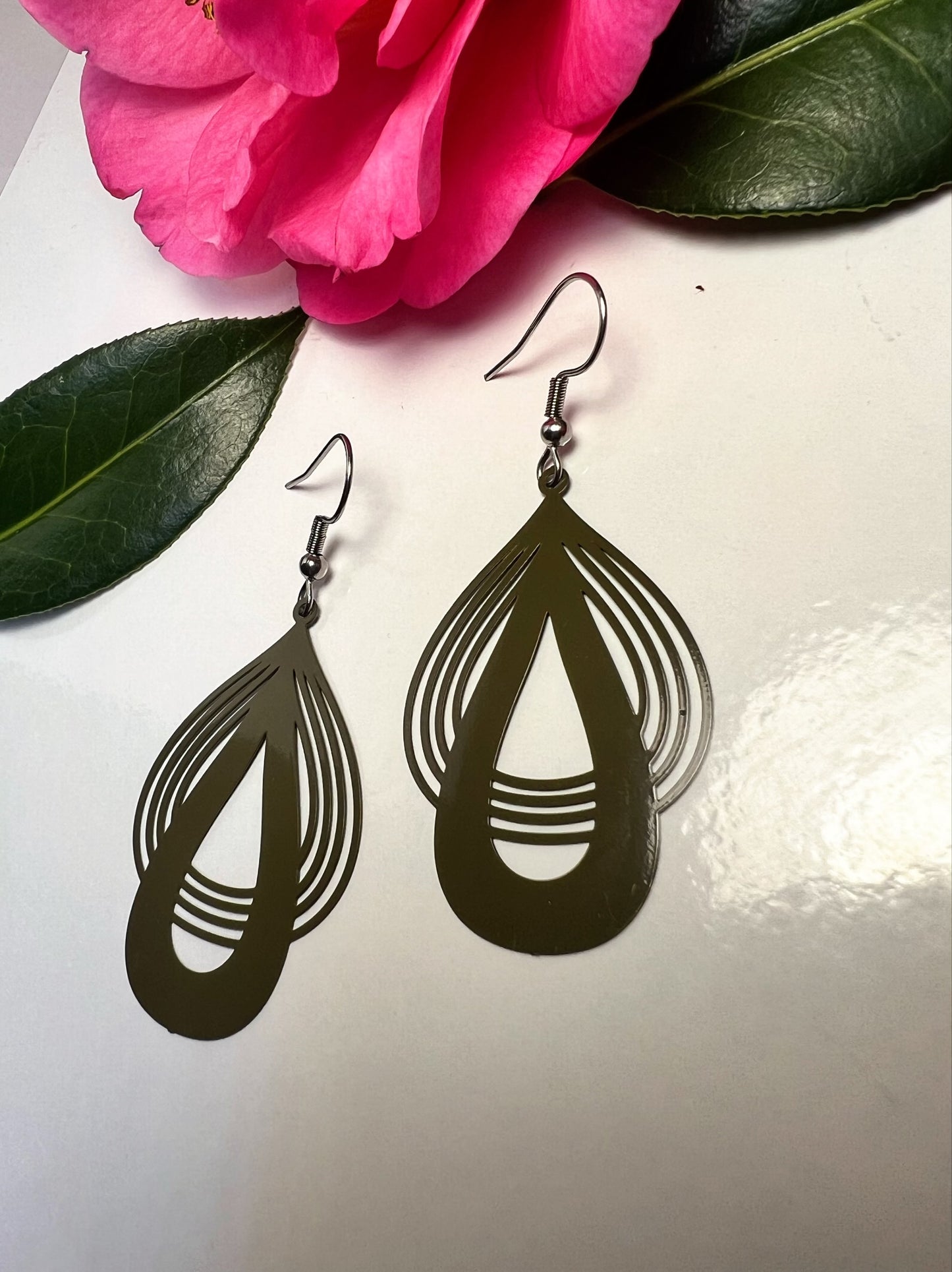 Quadruple Layered Hollow Teardrop Earrings