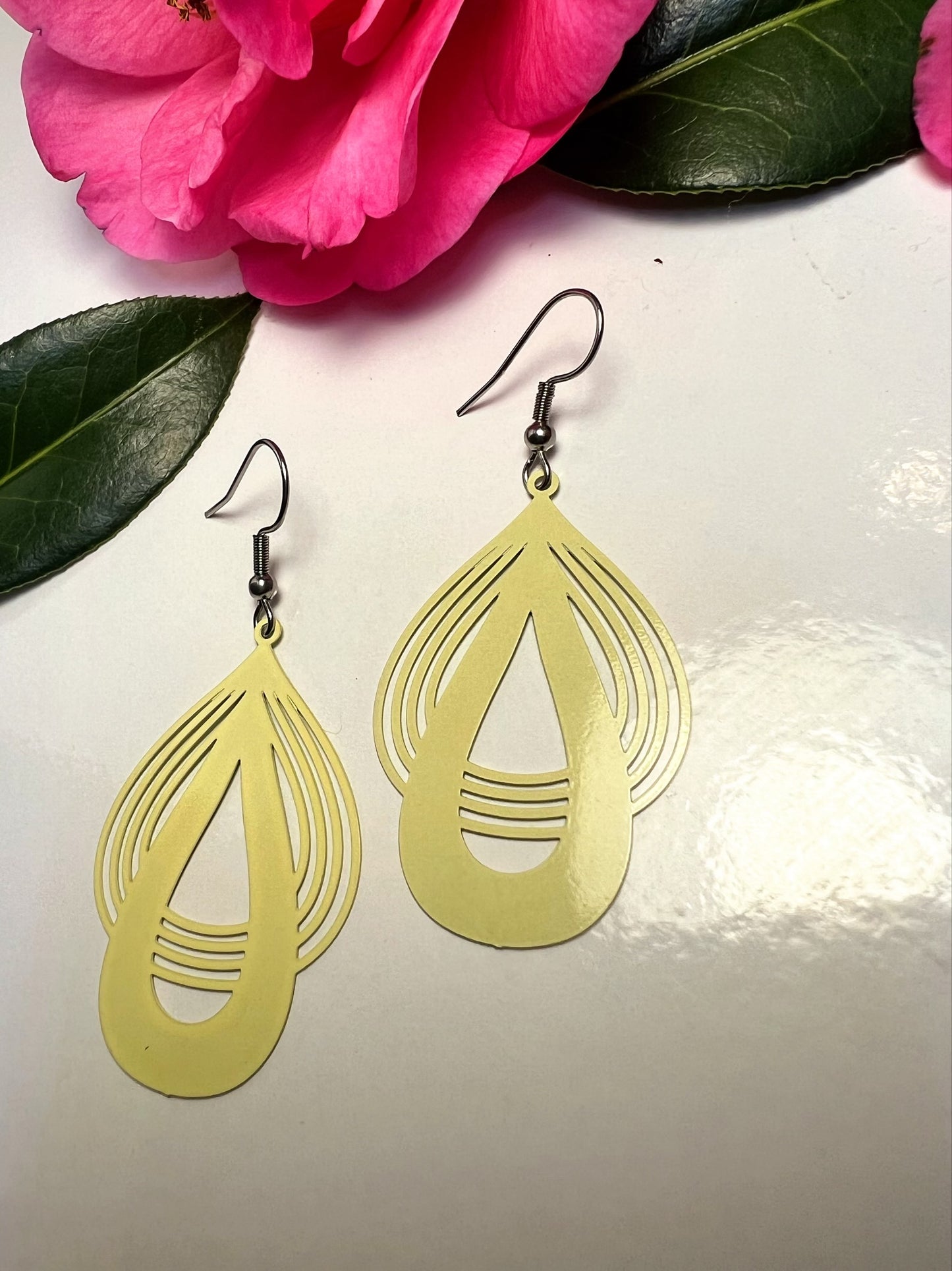Quadruple Layered Hollow Teardrop Earrings