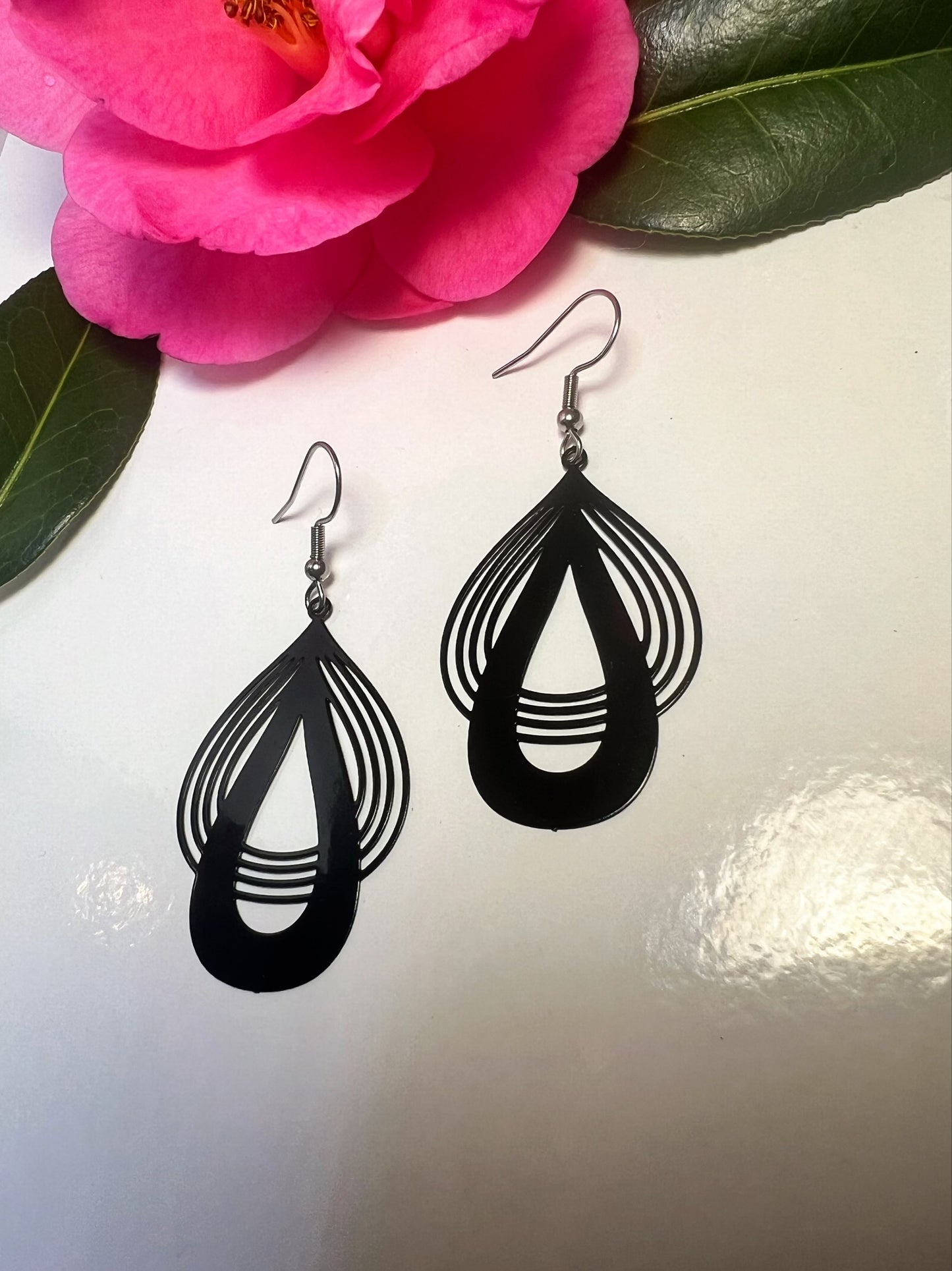 Quadruple Layered Hollow Teardrop Earrings