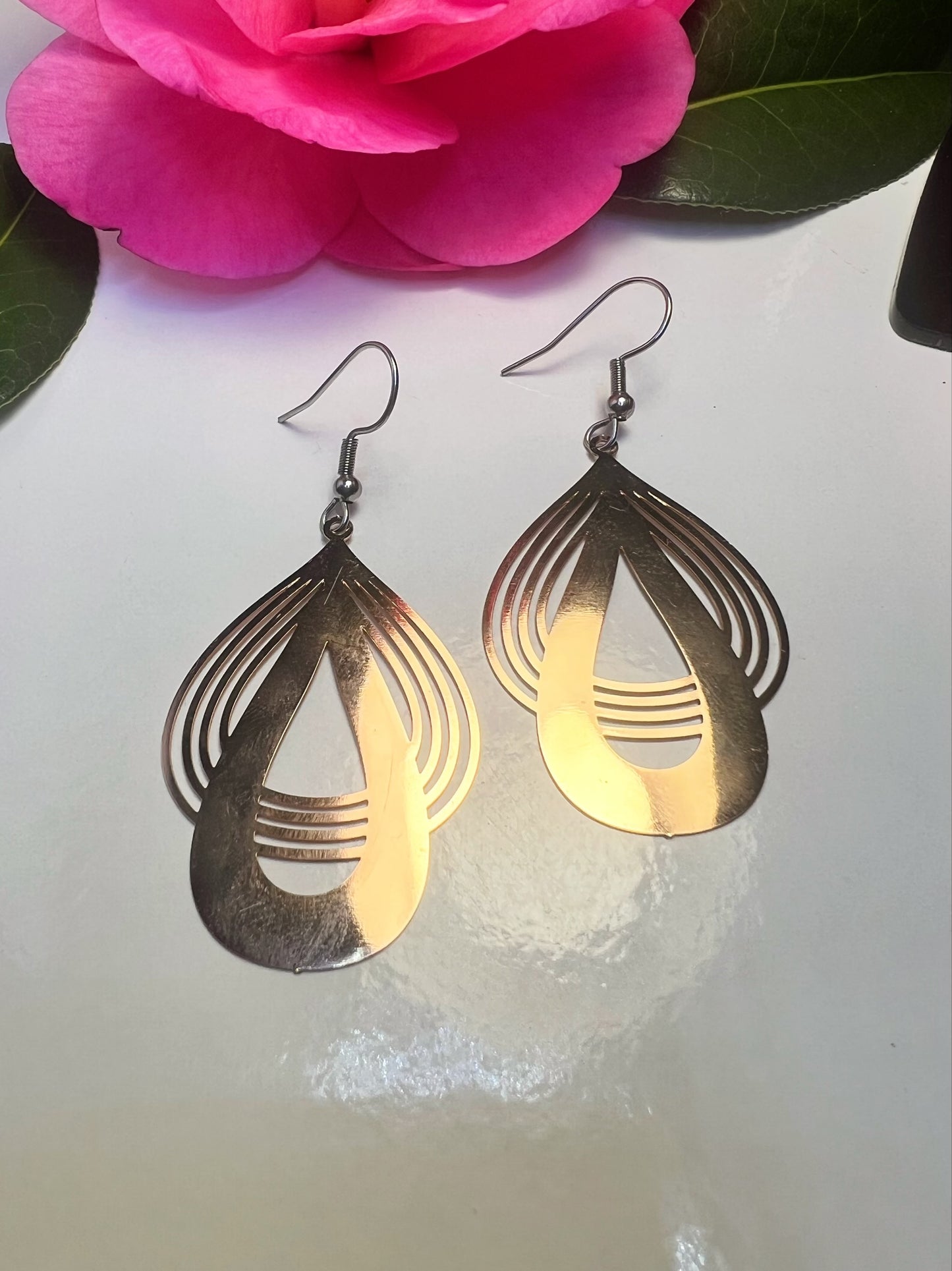 Quadruple Layered Hollow Teardrop Earrings